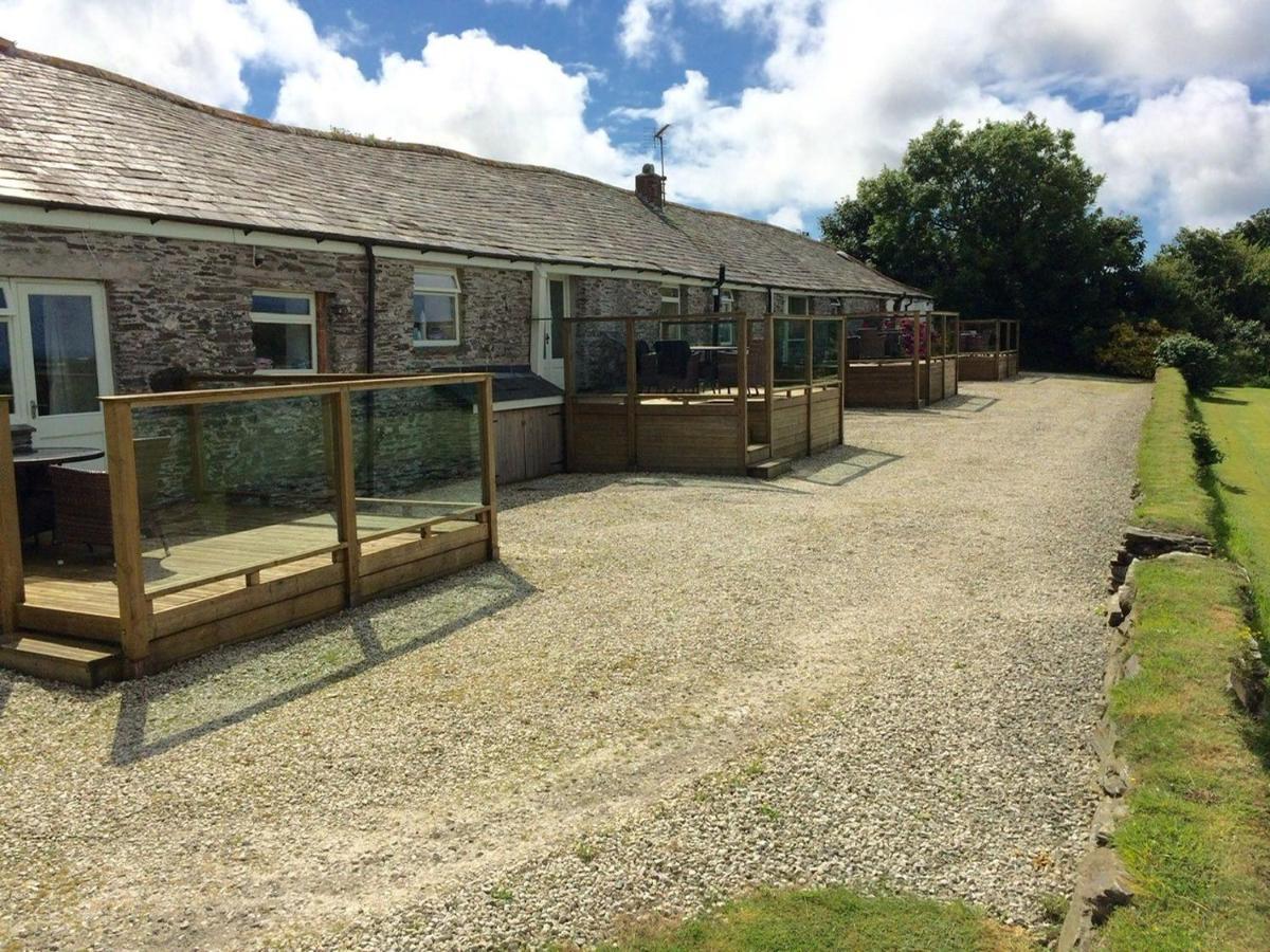 Courtyard Farm Cottages Боскасл Экстерьер фото